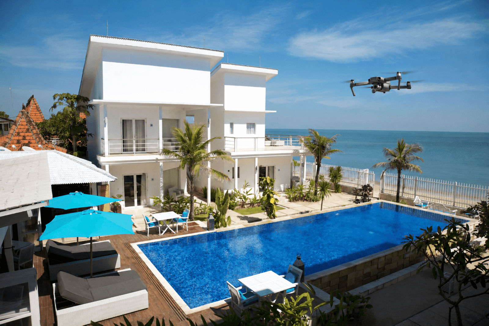 Prise de vue aérienne d'un bien immobilier par drone
