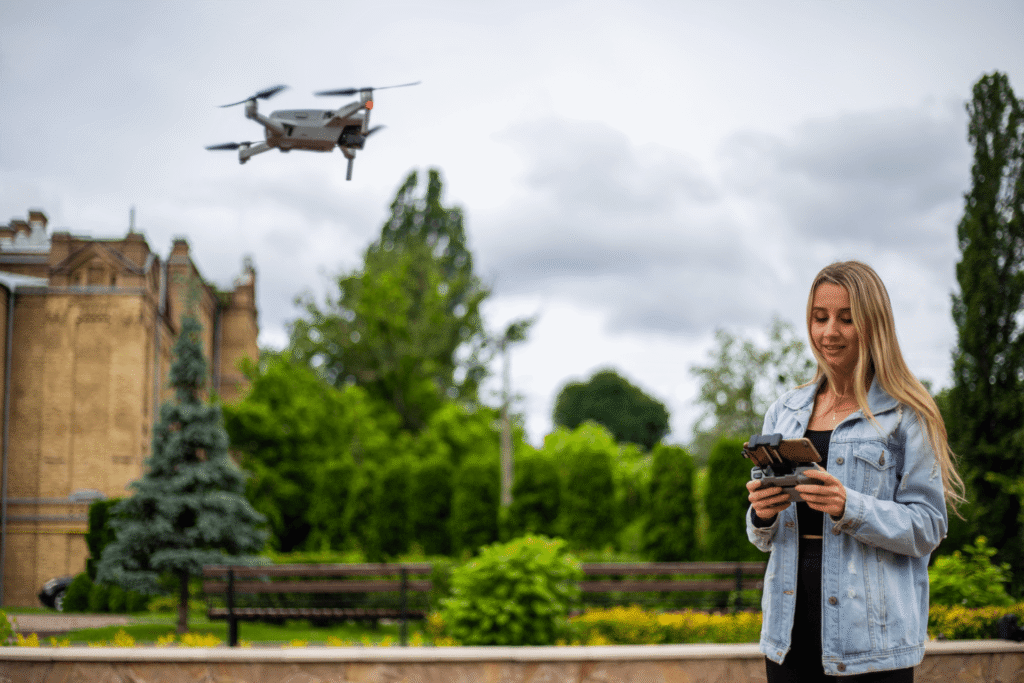 Personne en reconversion se formant au drone, financée par le CPF